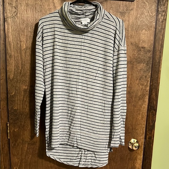 Liz Claiborne Striped Gray Turtleneck Top - Picture 1 of 3